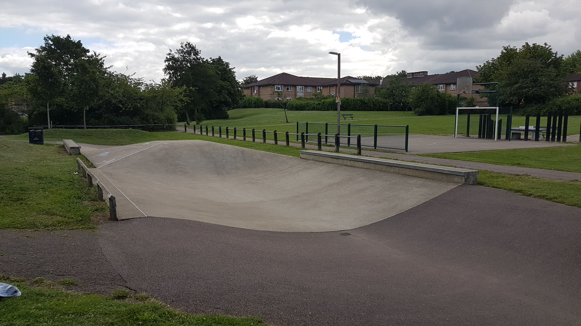 two mile ash skatepark milton keynes review tips skateboarding in buckinghamshire u k